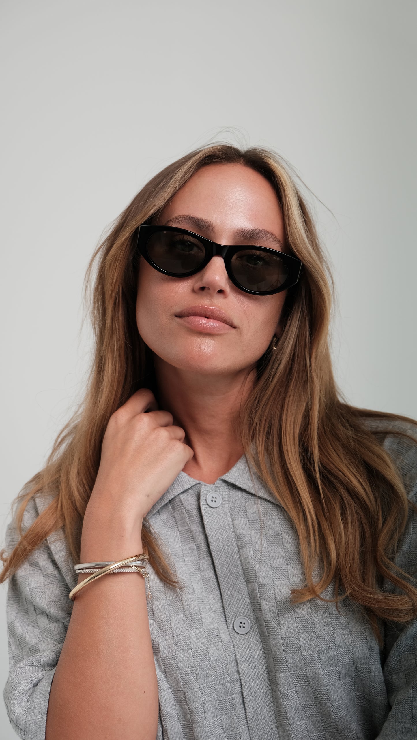 a person wearing Bardovano sunglasses, showcasing the sleek design and modern style.
