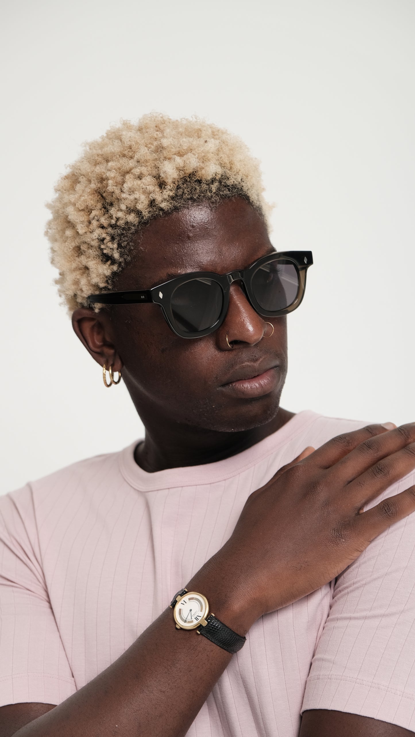 a person wearing Bardovano sunglasses, showcasing the sleek design and modern style.